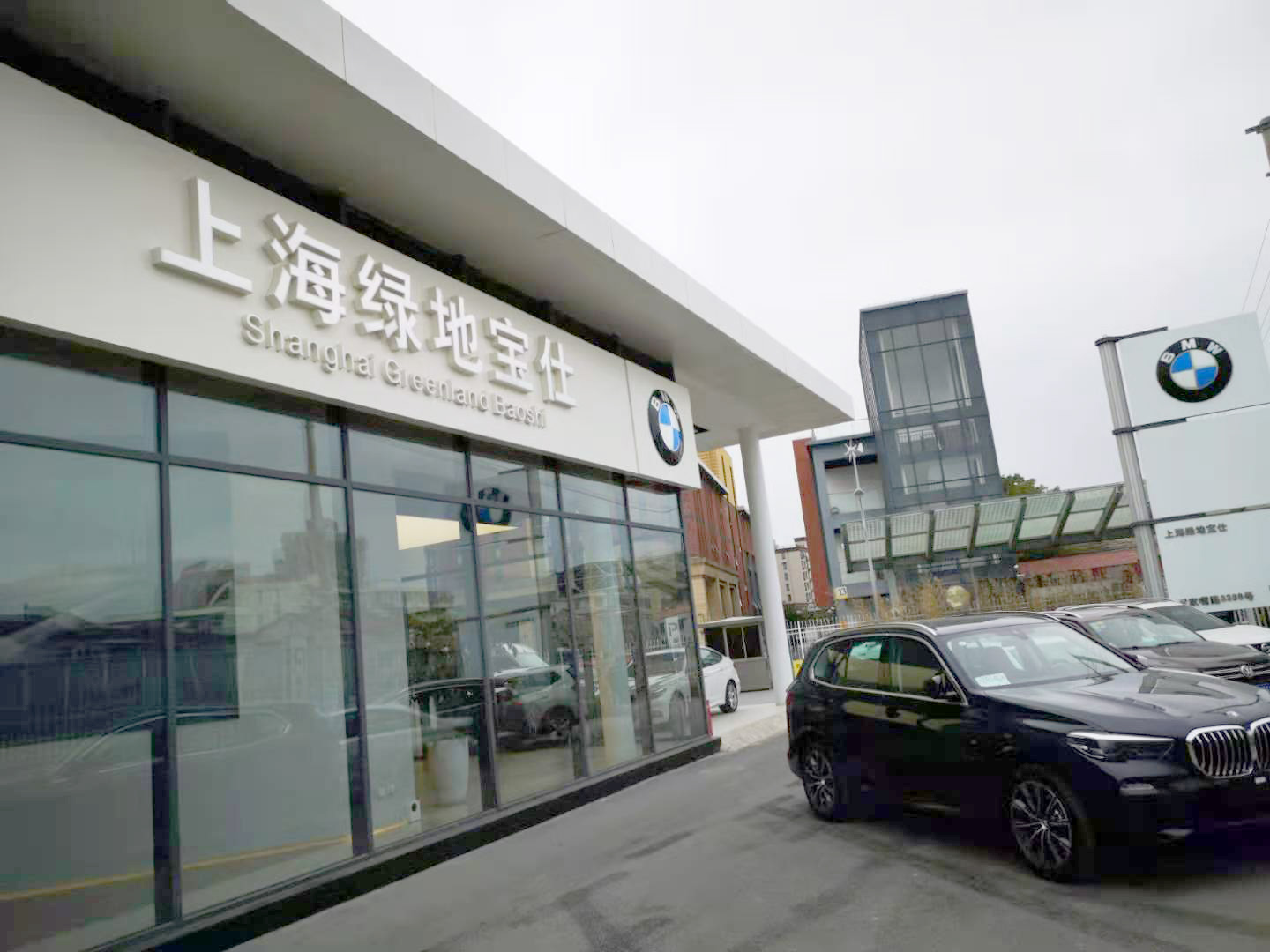 上海协格空调为上海绿地宝仕汽车提供中央空调安装服务