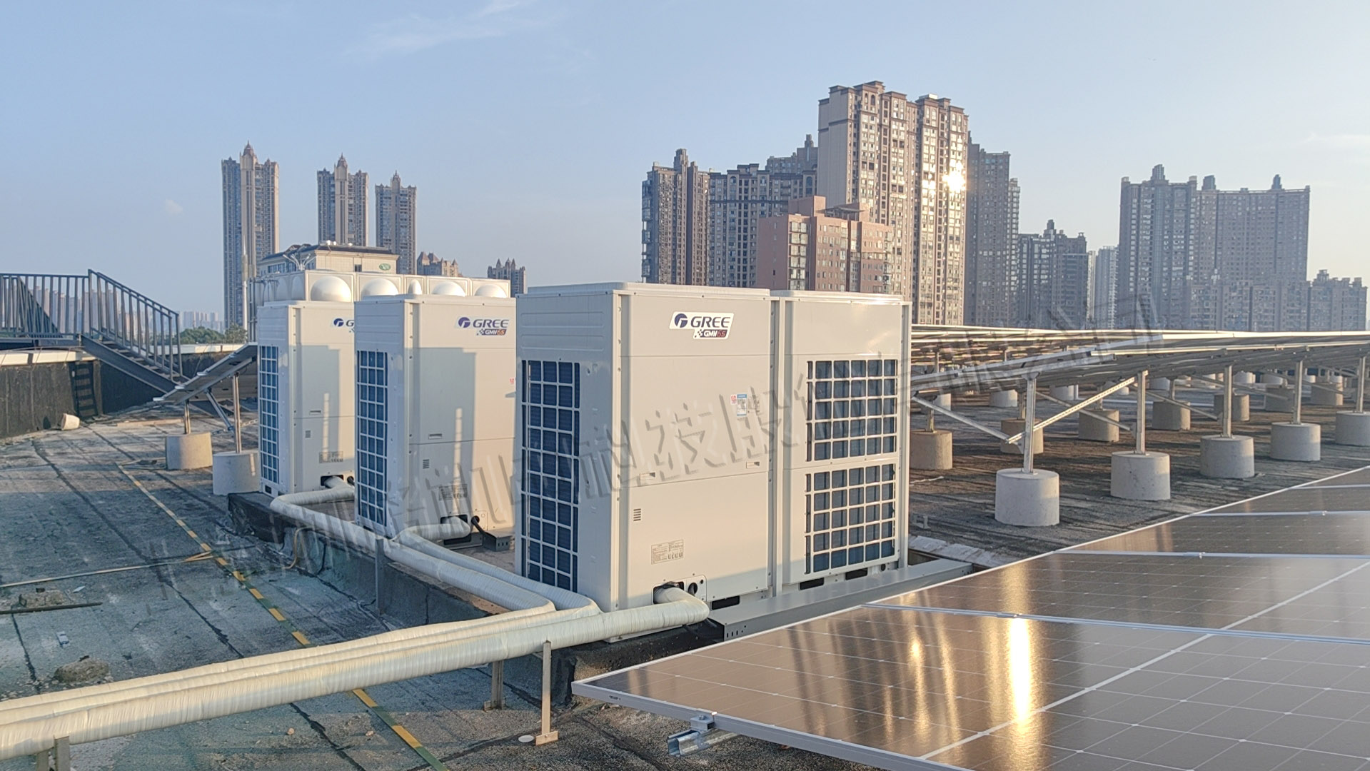 格力多联机外机全景